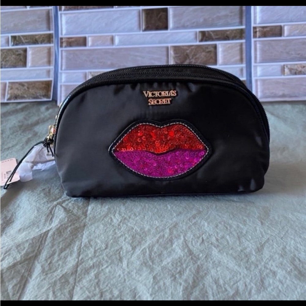 NEW VS BLACK COSMETIC BAG WITH RED AND PINK LIPS